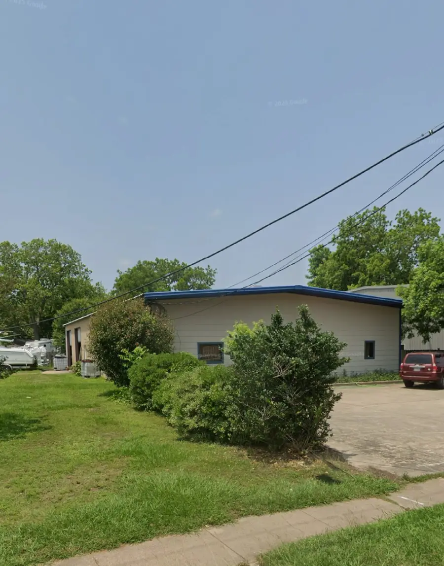 224 E Main Street, Clute, TX 77531 - #3