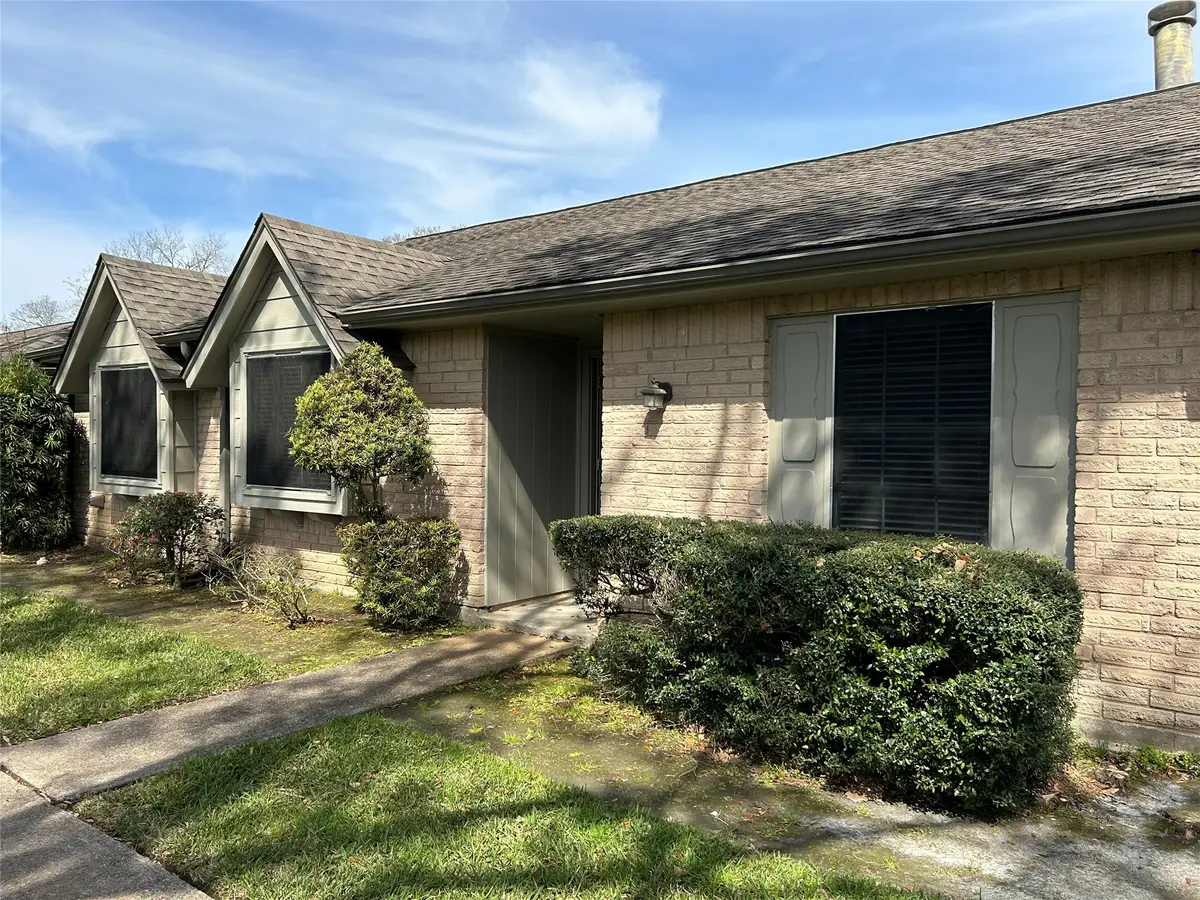 3918 Laura Leigh Drive, Friendswood, TX 77546 - Image #1