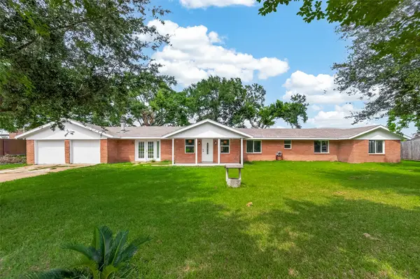 18219 Kings Lynn Street, Webster, TX 77058