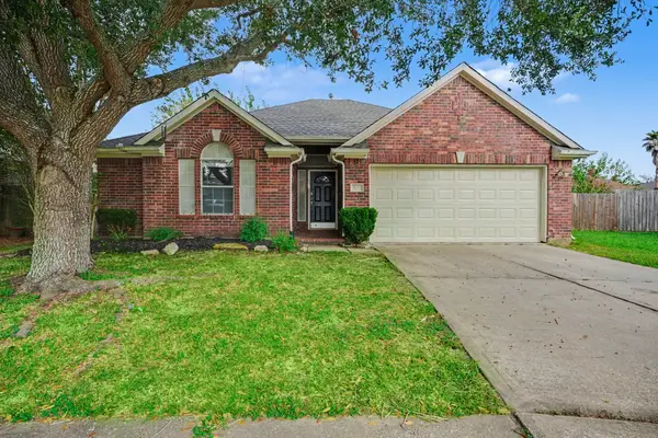 5139 Chase Park Circle, Bacliff, TX 77518