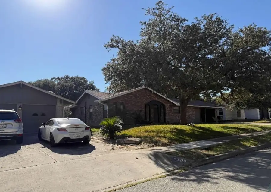 310 De Soto Drive, Universal City, TX 78148 - Image #2