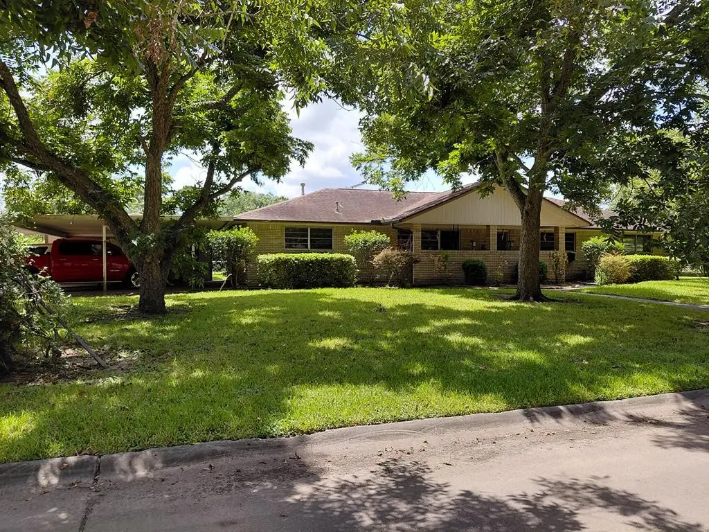 736 Northridge Street, Angleton, TX 77515 - Image #1