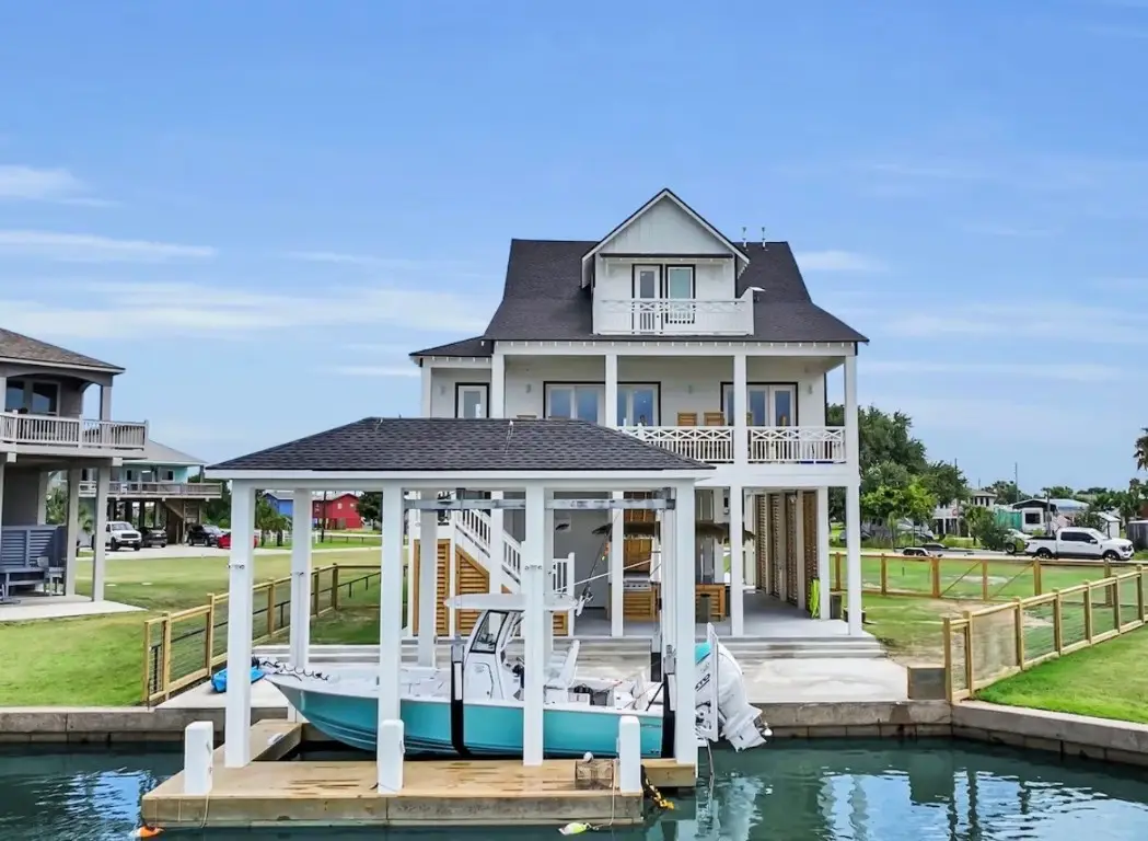 1060 Waterways Drive, Crystal Beach, TX 77650 - #1