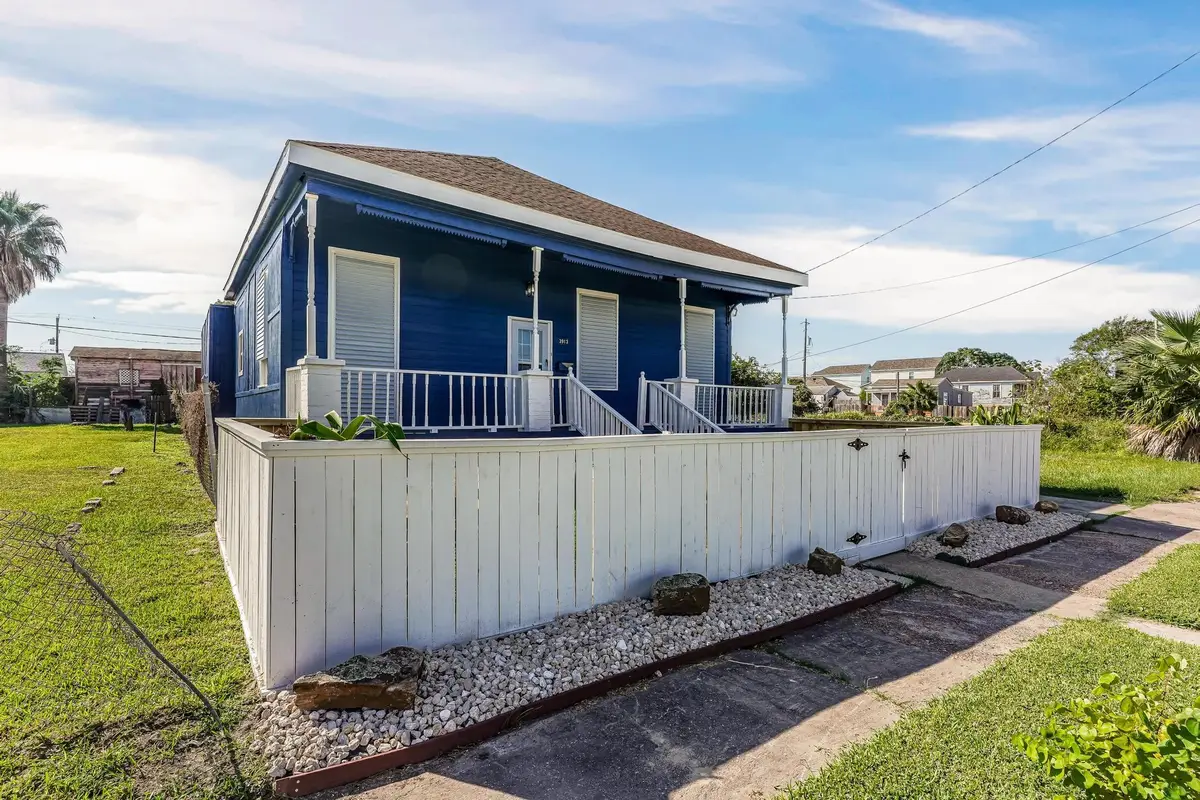 3913 Ball St, Galveston, TX 77550 - Image #1
