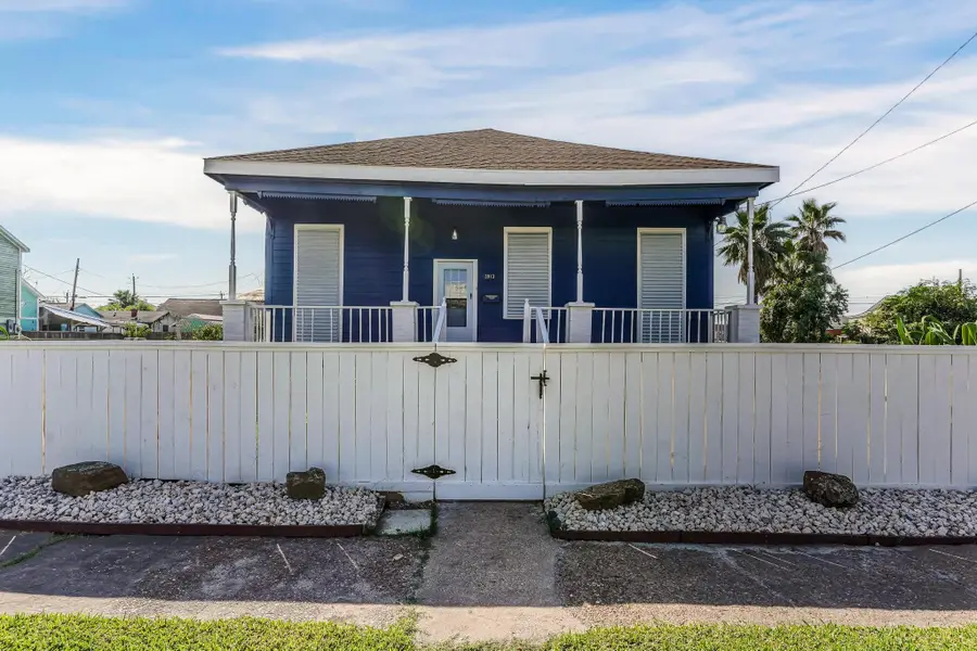 3913 Ball St, Galveston, TX 77550 - Image #2