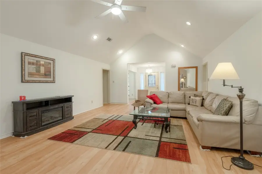 913 Cherry Hills Drive, Huntsville, TX 77340 - #2