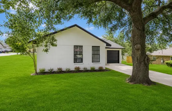 221 N Baron Street, Bellville, TX 77418