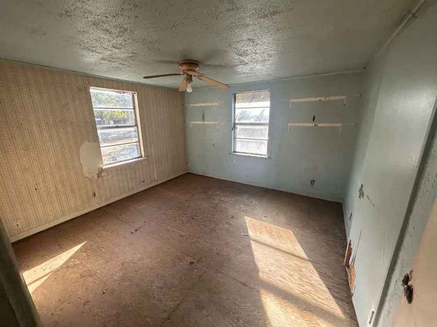 710 E Walnut Street, Nocona, TX 76255 - Image #2