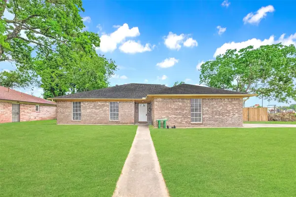 1001 N Shepherd Drive, Baytown, TX 77520