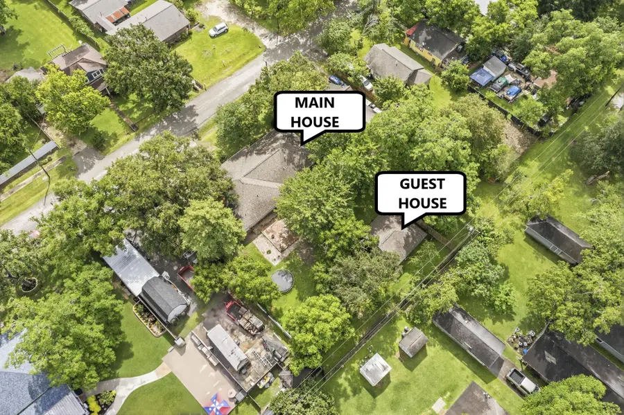 211 S Iowa Avenue, League City, TX 77573 - #2