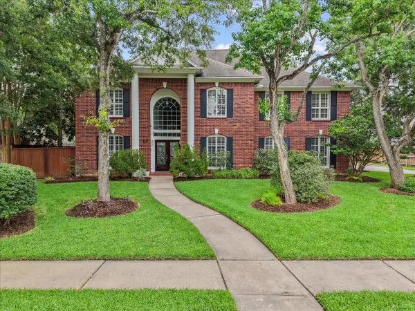 914 Pinewood Lane, Seabrook, TX 77586