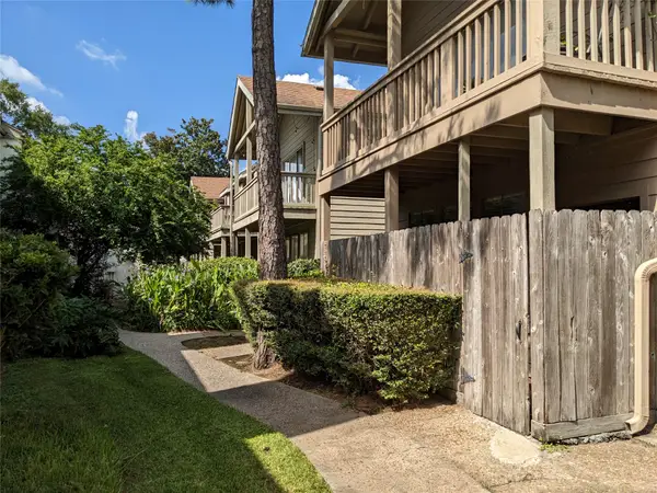 2100 Tanglewilde Street #241, Houston, TX 77063