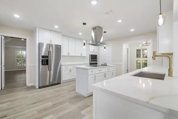 6903 Vinewood Circle, Houston, TX 77088