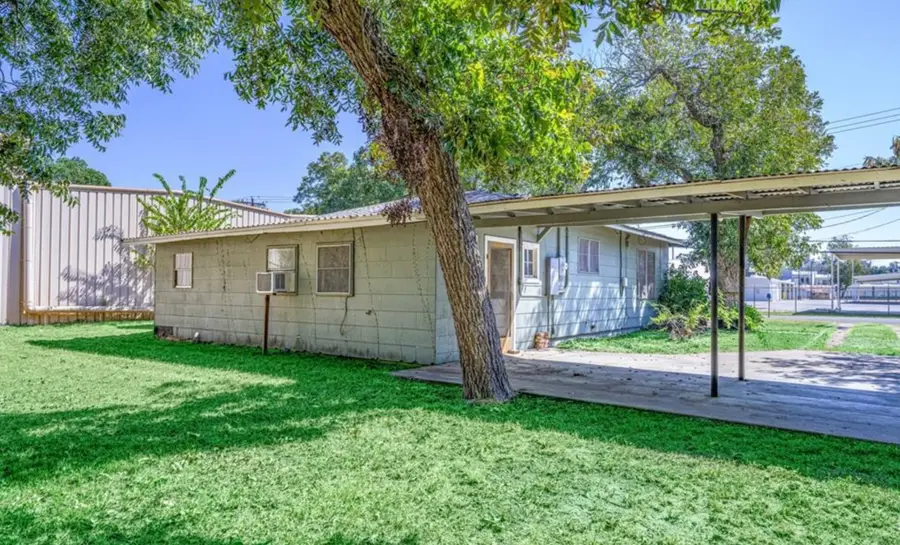 242 W Fannin, La Grange, TX 78945 - #3