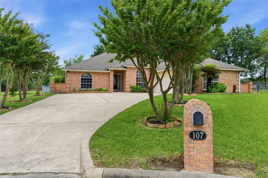 107 Forest Court, Conroe, TX 77356 - #2