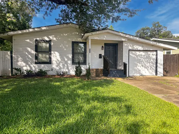 306 Azalea Street, Lake Jackson, TX 77566