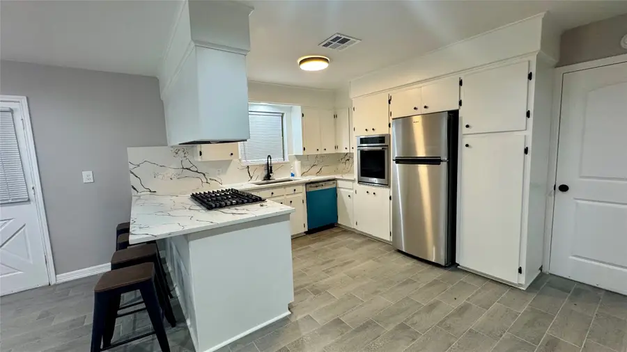 202 Massey Tompkins Road, Baytown, TX 77521 - Image #3