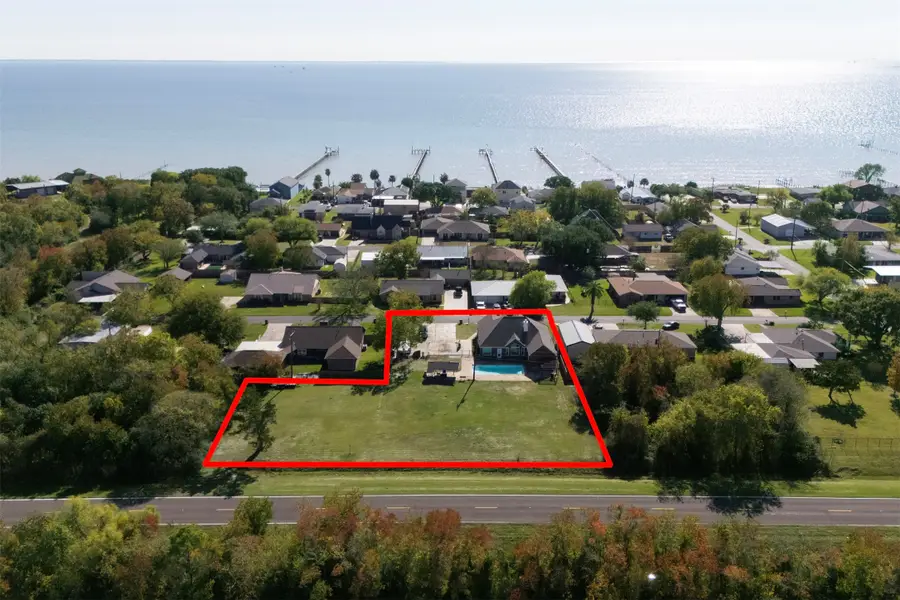 8015 Bayview Drive, Beach City, TX 77523 - Image #3