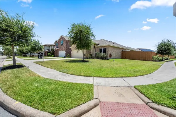12725 Pirate Bend Drive, Texas City, TX 77568