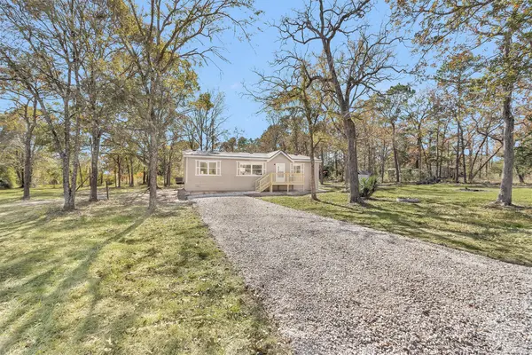 32 E Lake Road, Huntsville, TX 77320
