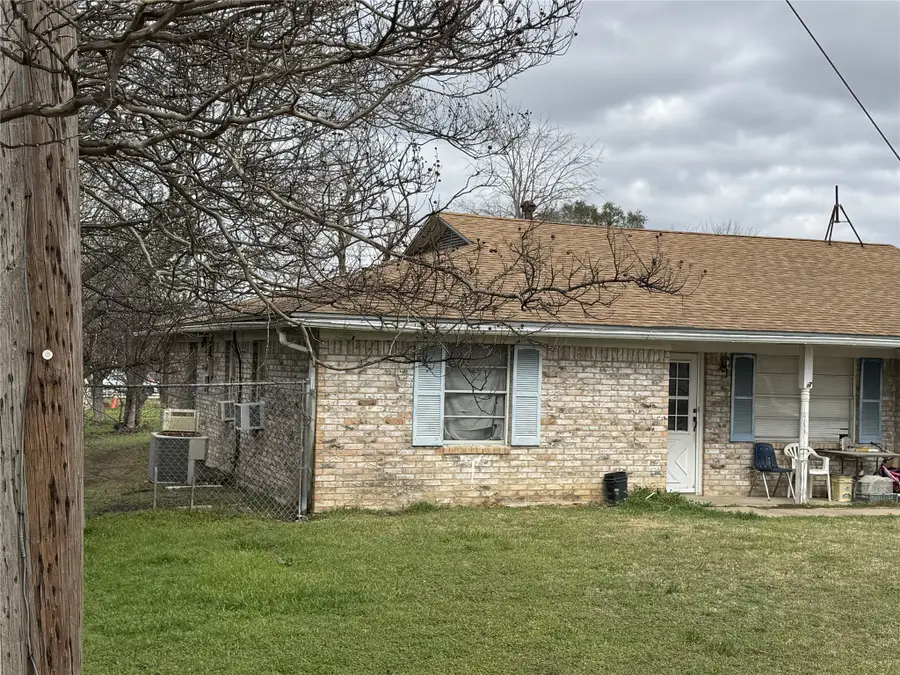 106 N 7th Street E, Dawson, TX 76639 - #2