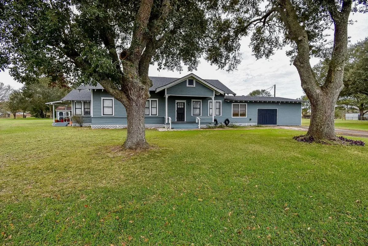 807 Clipson Road, Eagle Lake, TX 77434 - Image #1
