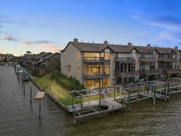 18309 Starboard Drive, Houston, TX 77058