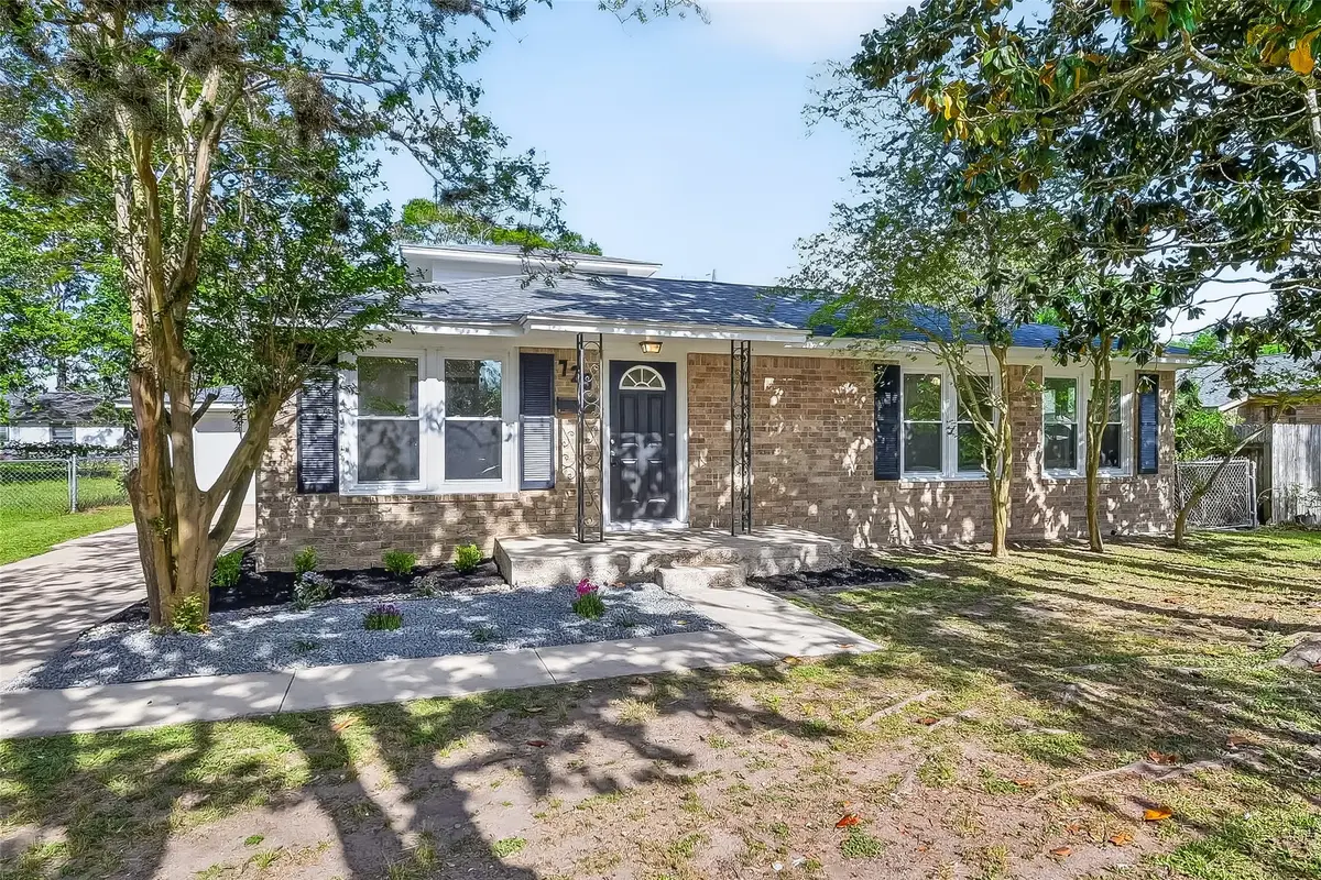 729 Loggins Drive, West Columbia, TX 77486 - #1