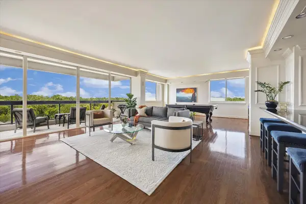 49 Briar Hollow Lane #702, Houston, TX 77027