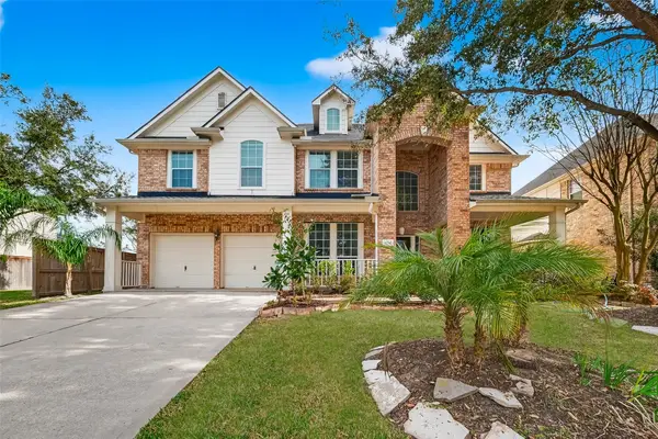 2211 Signal Hill Drive, Pearland, TX 77584