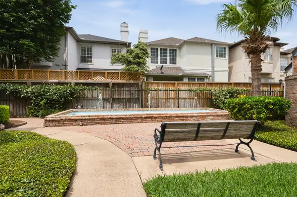 5382 Brownway Street #D39, Houston, TX 77056