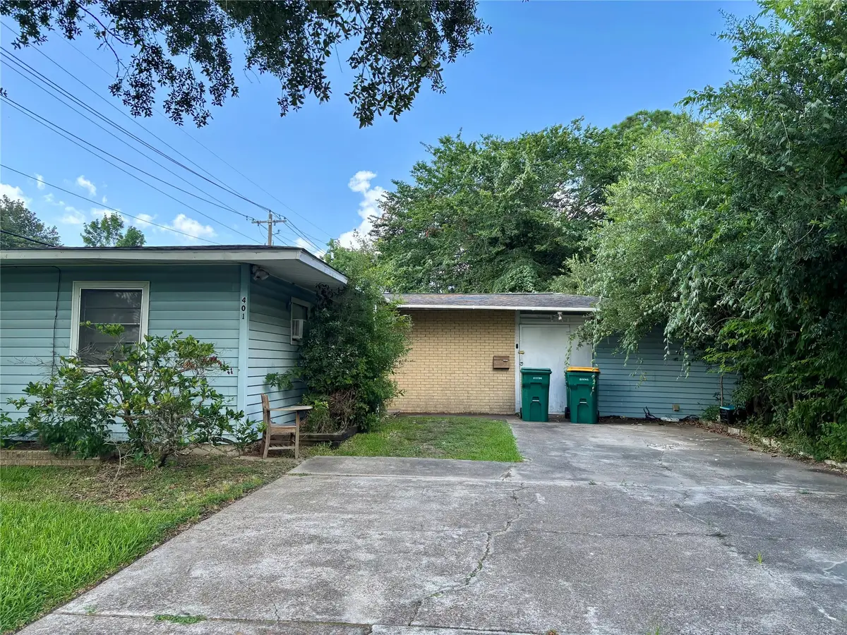 401 Honeysuckle Drive, La Marque, TX 77568 - Image #1