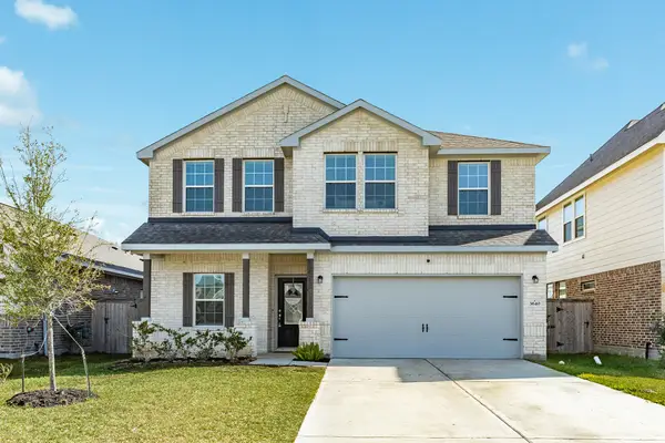 3640 Crosspointe Pass, Angleton, TX 77515