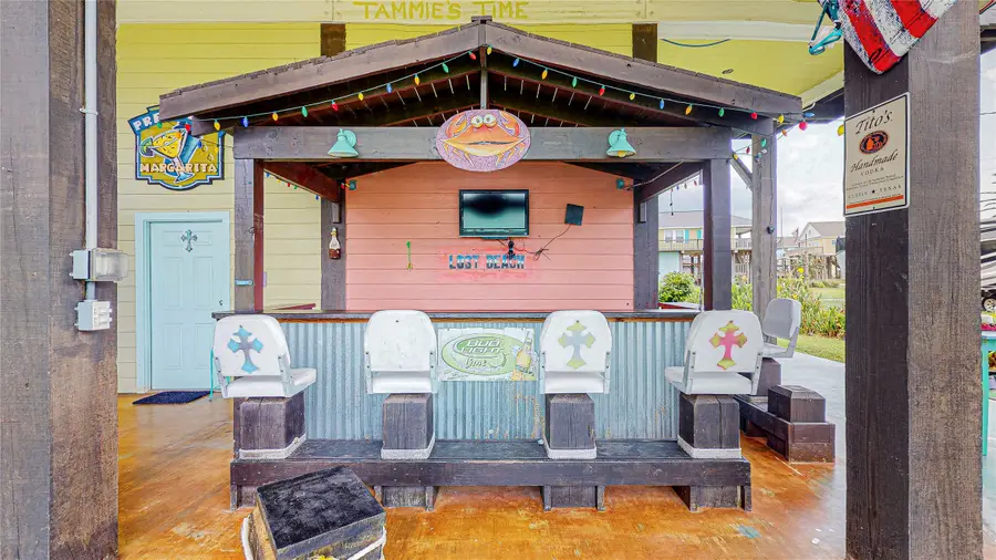 967 Meynig Dr, Crystal Beach, TX 77650 - Image #3