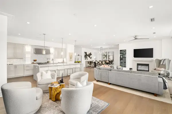 6017 Memorial #202, Houston, TX 77007