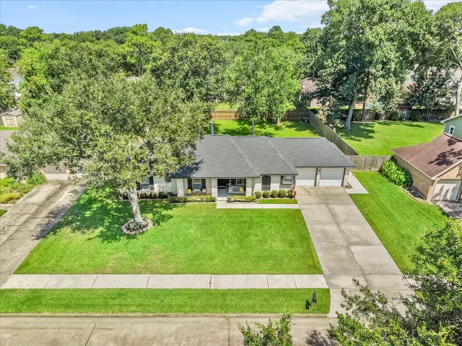 904 Sandringham Drive, Friendswood, TX 77546 - #2