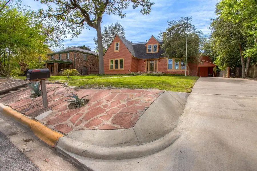 2010 Avenue N 1/2, Huntsville, TX 77340 - #2