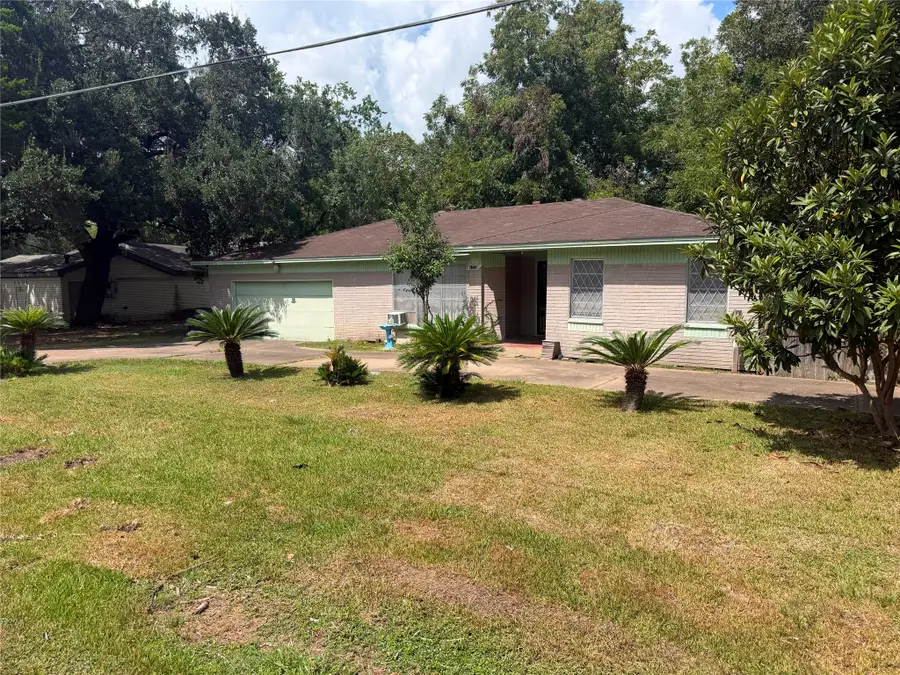 1714 W Sealy Street, Alvin, TX 77511 - #3