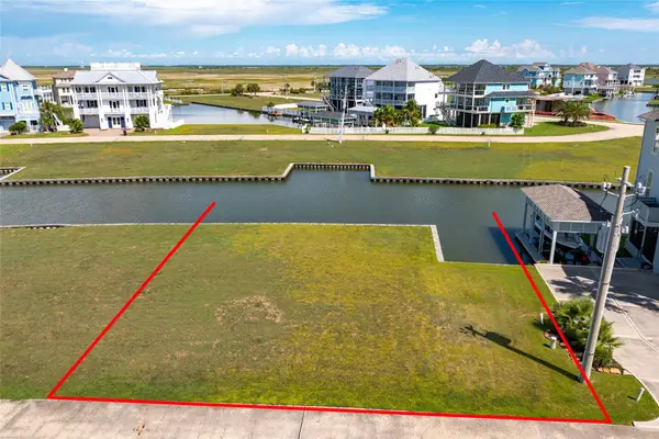 8 Half Moon, Hitchcock, TX 77563