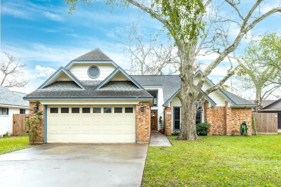 214 Zinnia Street, Lake Jackson, TX 77566 - Image #2