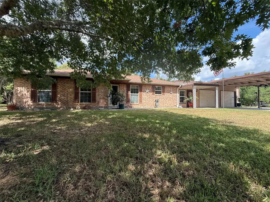 409 Lee Avenue, Anahuac, TX 77514 - #2