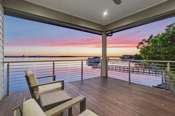 2002 Cove Park Drive, Kemah, TX 77565