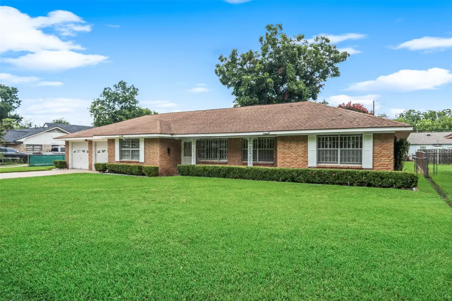 903 E Spreading Oak Drive, Houston, TX 77076 - #2