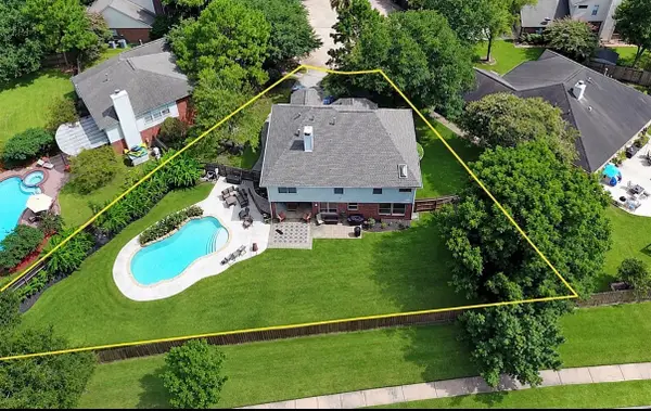 201 Carmicheal Court, League City, TX 77573