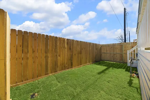 5622 Camino Encantado Drive, Houston, TX 77091