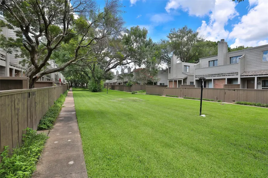 1663 Prairie Grove Drive, Houston, TX 77077 - Image #3