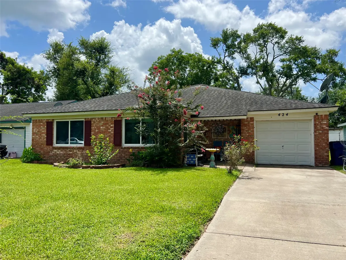 424 Evans Street, Angleton, TX 77515 - Image #1