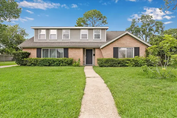 7822 Twin Hills Drive, Houston, TX 77071