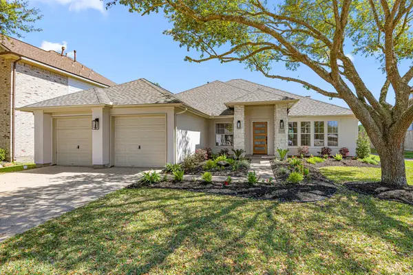 1489 Garden Lakes Drive, Friendswood, TX 77546