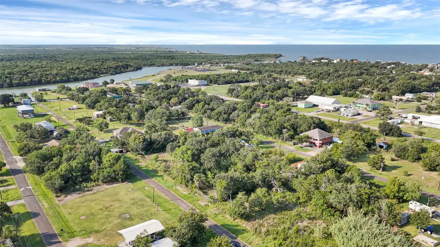 612 Hill Street, Oak Island, TX 77535 - Image #2